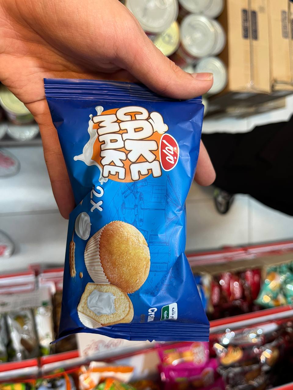 کیک دوقلو وانیلی مزمز با کرم خامه ای