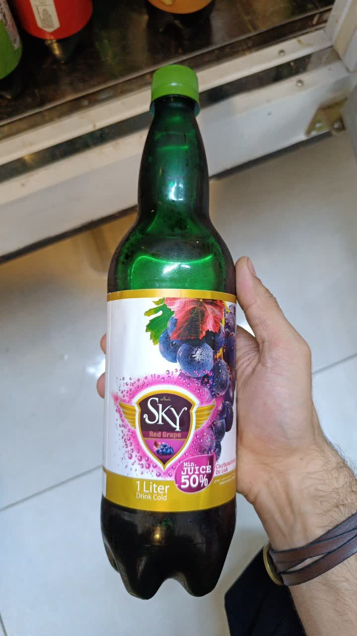 نوشیدنی گاز دار انگور قرمز ساندیس 1 لیتر