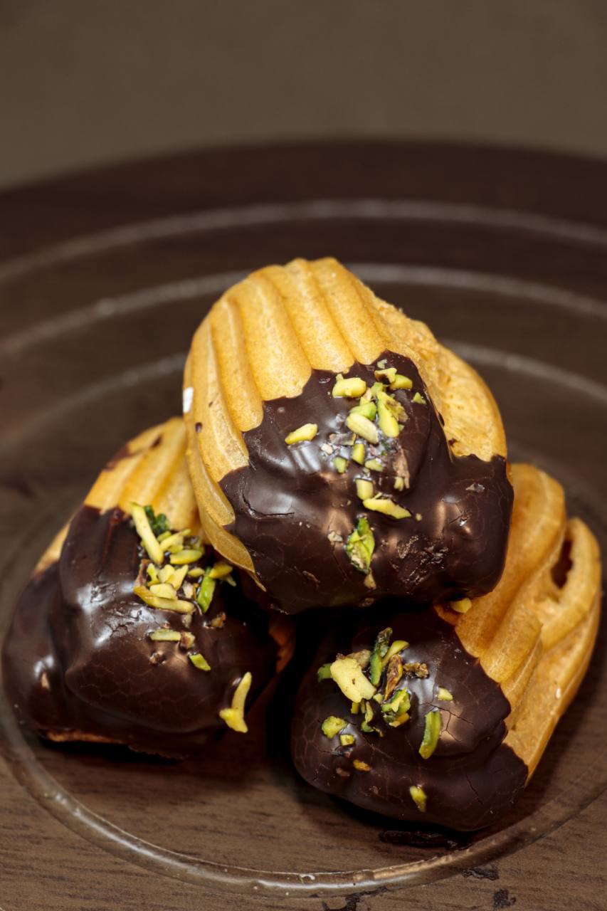 شیرینی خامه‌ای شکلاتی