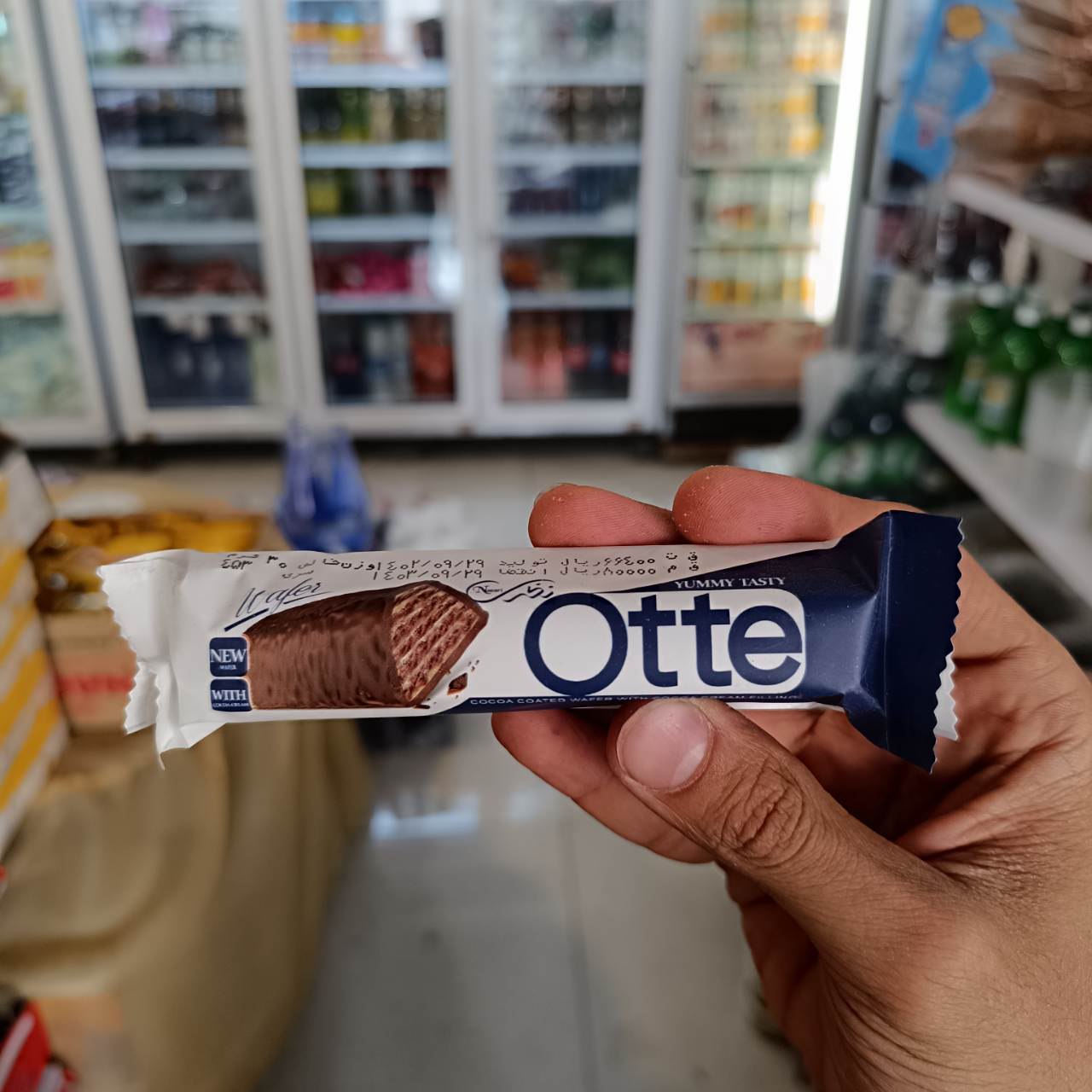 ویفر شکلاتی با کرم کاکائو اوتی