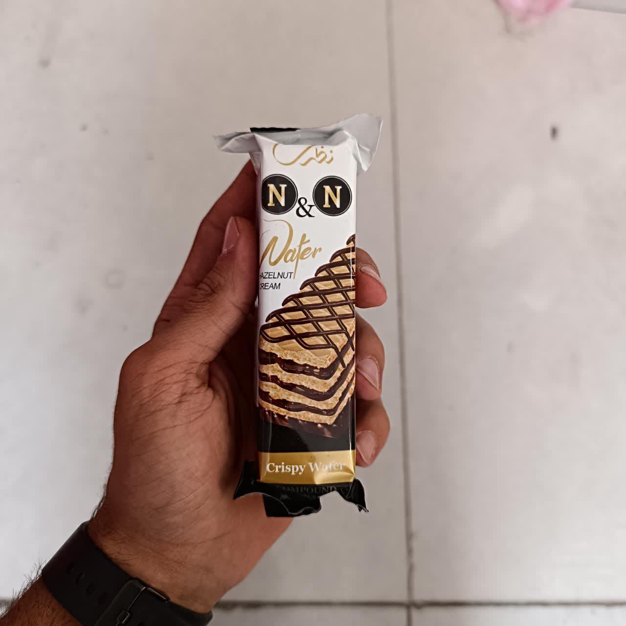 ویفر با کرم کاکائو و روکش کاکائویی نظری 50 گرمی